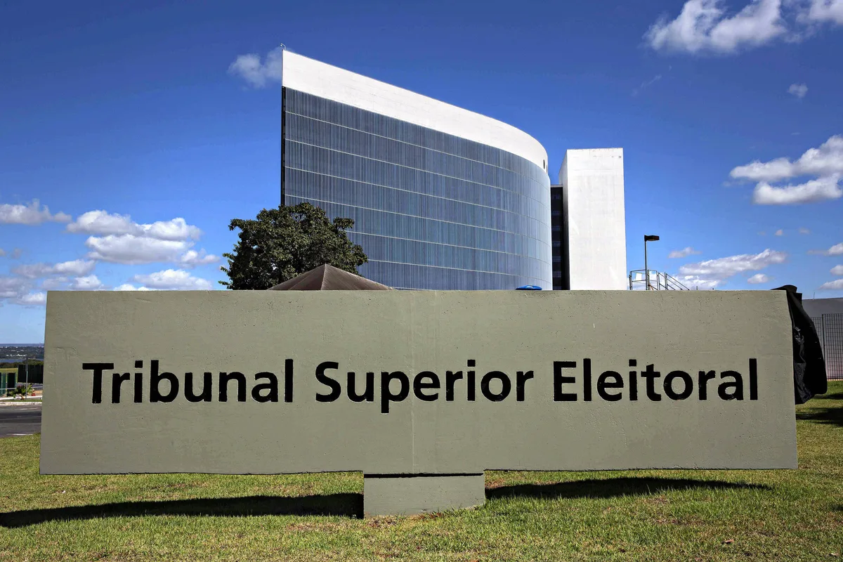 TSE aperta fiscalização de big techs, mas tempo e equipe são gargalos