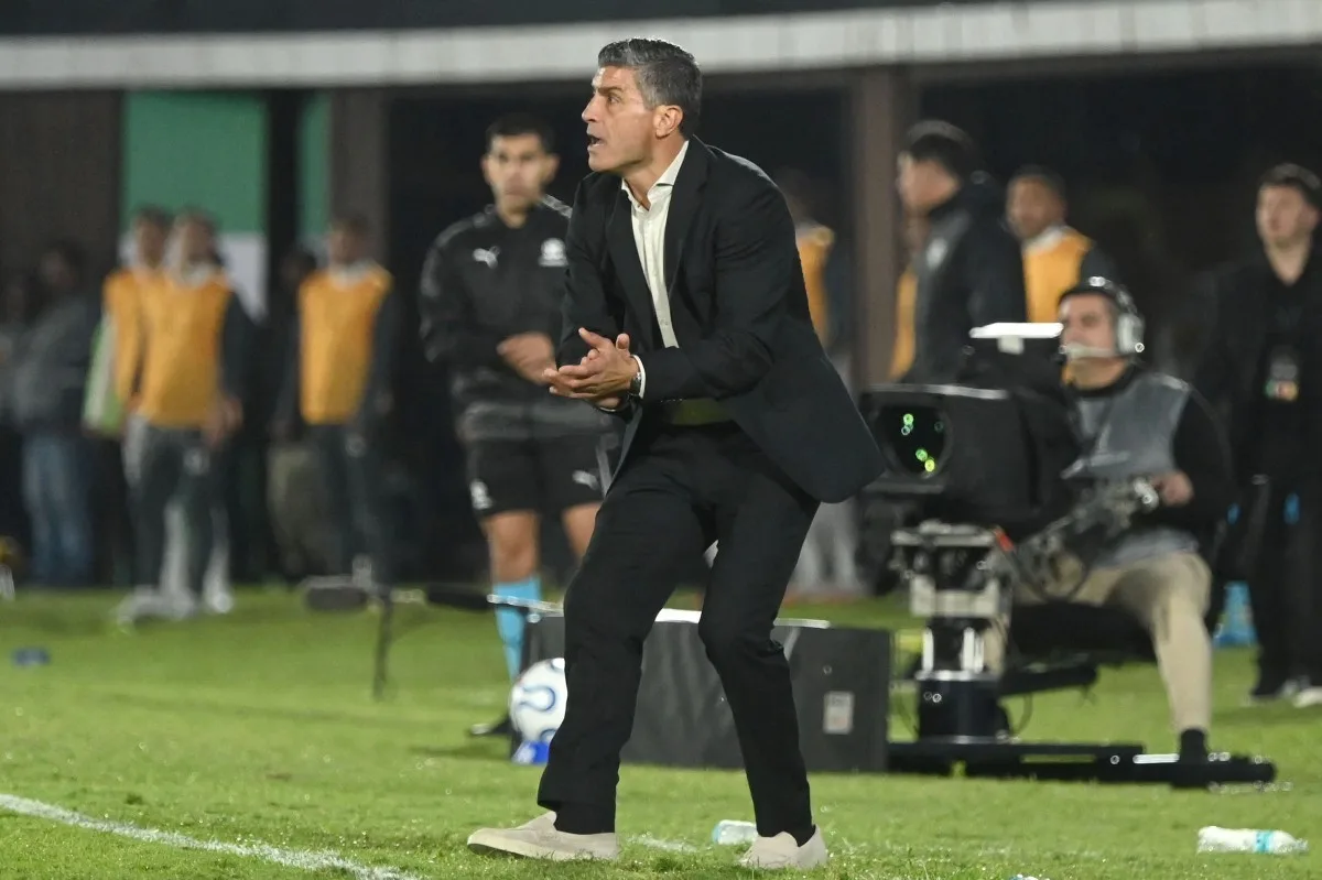 Pedro Emanuel exalta atuação ofensiva do Vasco em goleada: "Estávamos precisando disso"