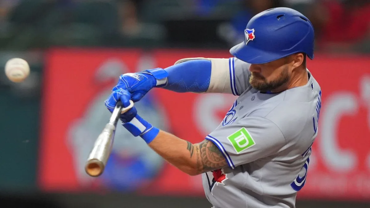 Blue Jays scratch out needed win with wild-card hopes slipping away