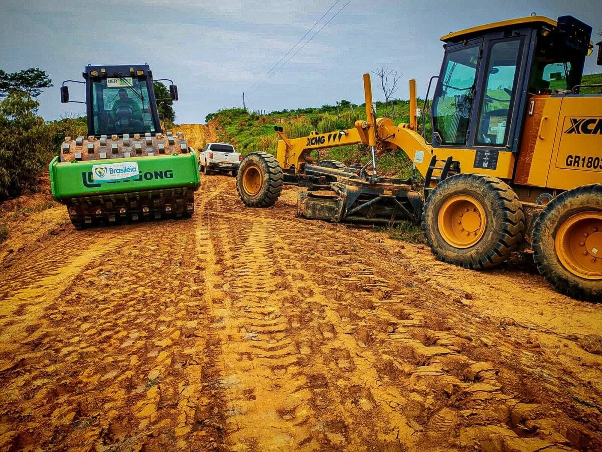 Brasiléia amplia piçarramento de ramais durante Operação Verão