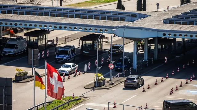 An der Grenze zur Schweiz: Zoll findet zwölf Kilogramm Kokain in Reserverad