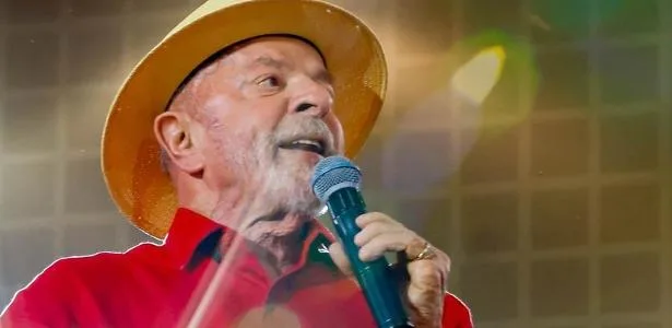 Carla Araújo: Campanha de Lula prepara 'ataques' contra Flávio Bolsonaro