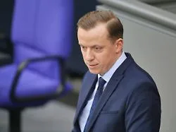 Büro durchsucht: Bundestag hebt Immunität des SPD-Abgeordneten Ahmetovic auf
