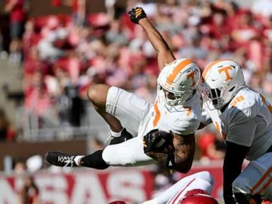 No. 15 Tennessee rallies in 4th quarter to beat Arkansas 24-17