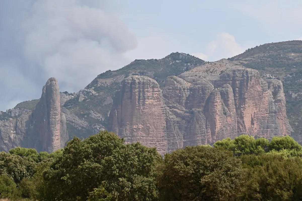 Un juez envía a prisión provisional al detenido por el incendio en Las Peñas de Riglos (Huesca)