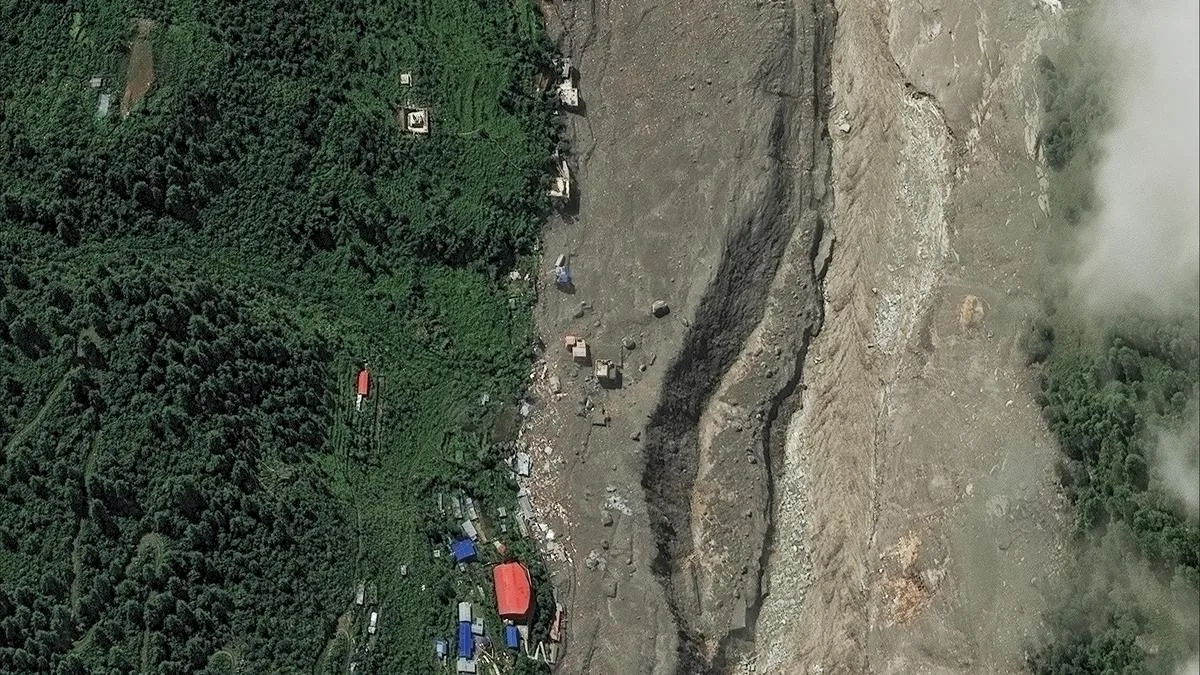Nepal flash floods LIVE: Rescuers claw through mud as death toll rises to 675