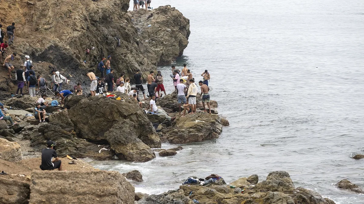 Serviços secretos espanhóis terão antecipado entrada em massa em Ceuta, mas governo de Sánchez dá versões contraditórias