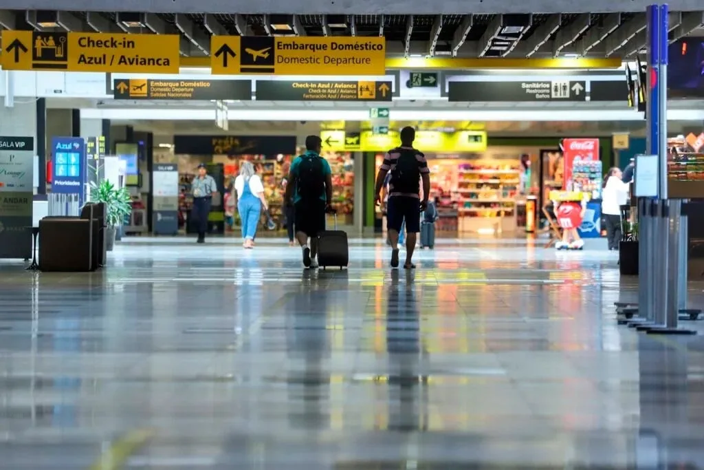Brasileiro nunca voou tanto como em 2026, diz a Anac