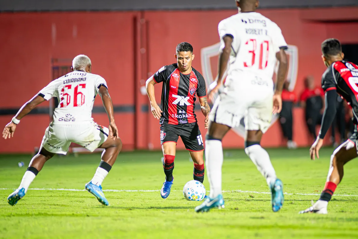 Vasco x Vitória: onde assistir, escalações, palpites e arbitragem
