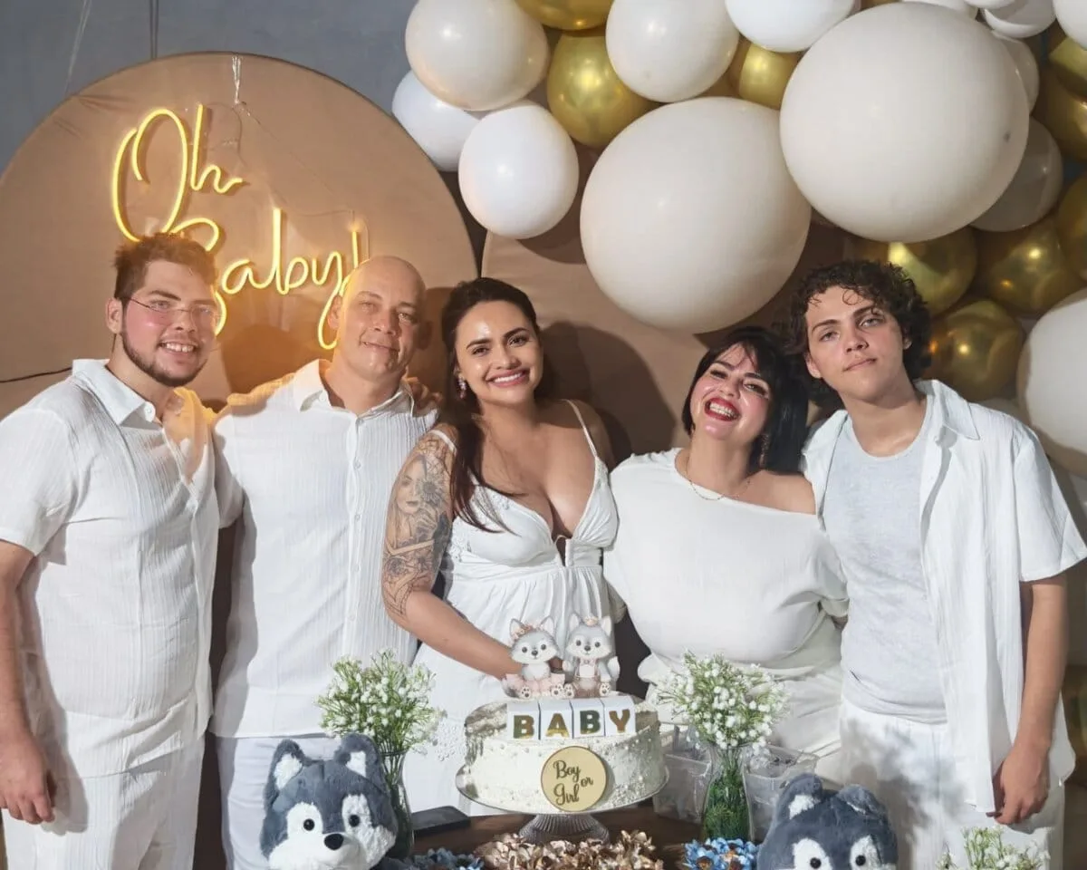 ‘Trisal do Acre’ anuncia gravidez e revela sexo do bebê