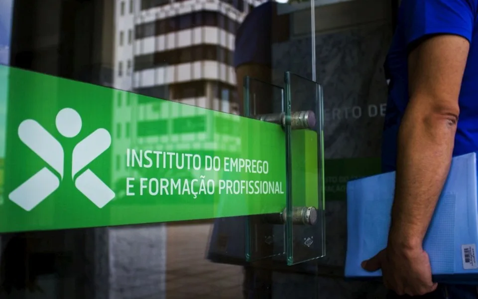 Beneficiários de prestações de desemprego com queda homóloga de quase 4% em agosto