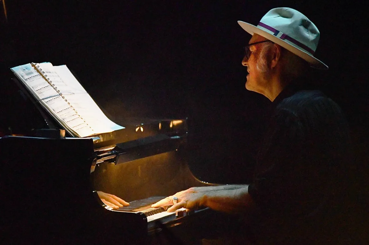 Ludovico Einaudi volta ao Brasil para dois shows em 2027; veja detalhes
