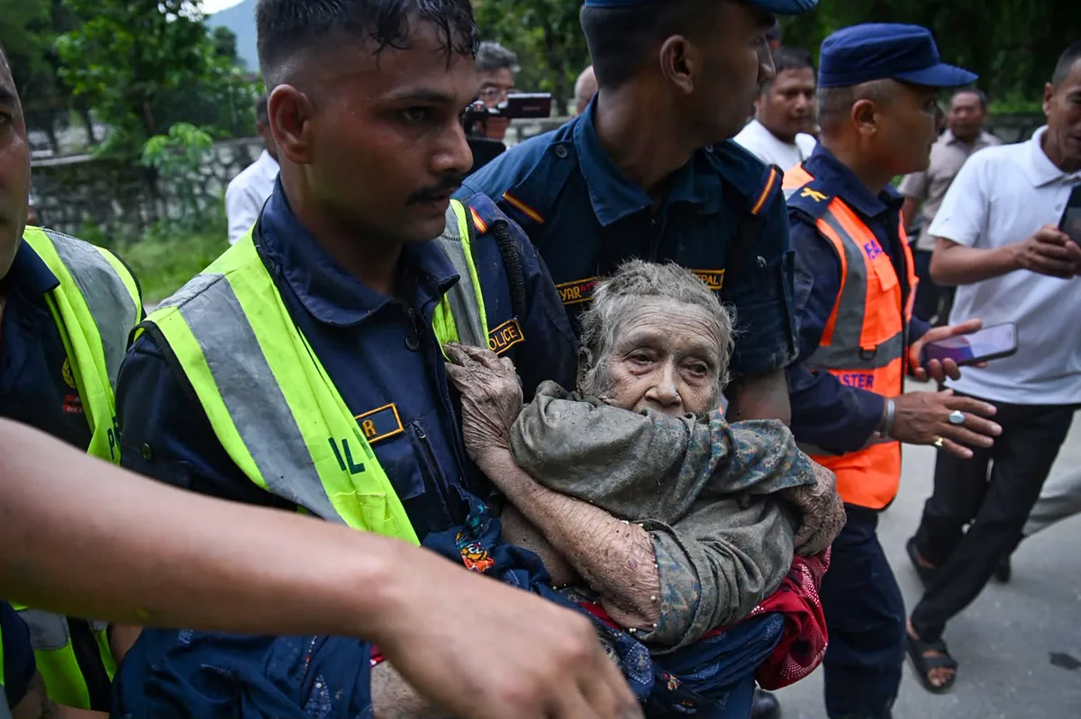 Las impactantes fotos del GLOF y sus víctimas en Nepal: entre el barro y los rostros del dolor