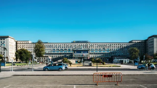 Utente ateia dois fogos no Hospital de Santa Maria. PJ investiga