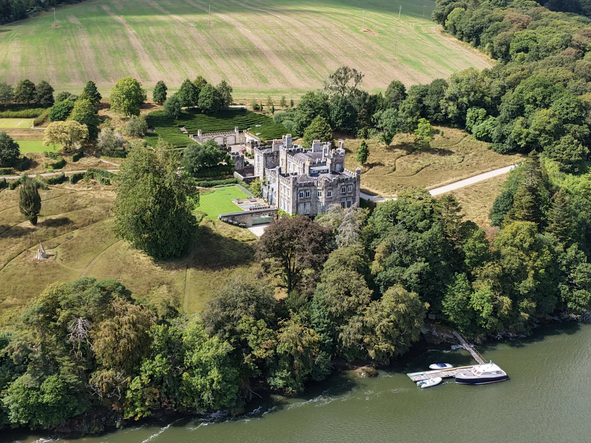 La gigantesca finca con un castillo que ha comprado Mark Zuckerberg en Irlanda