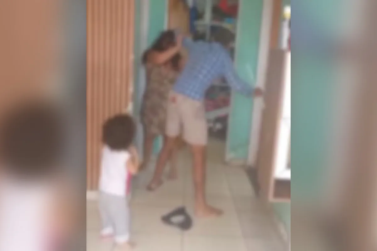 Criança filma pai agredindo a mãe, vítima posta vídeo e homem acaba preso
