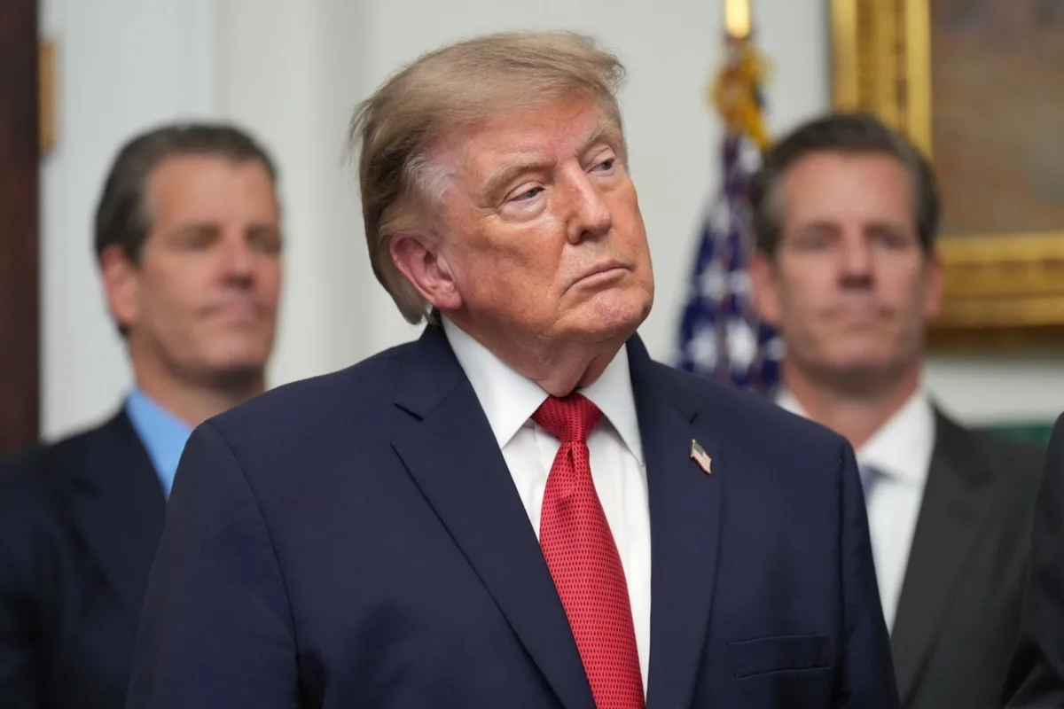Estados Unidos emitió alertas en todas sus embajadas en Medio Oriente y Trump reprogramó su agenda