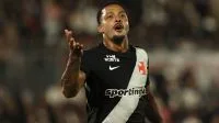 Agentes cumpriram mandado na casa de jogador do Vasco; veja vídeo