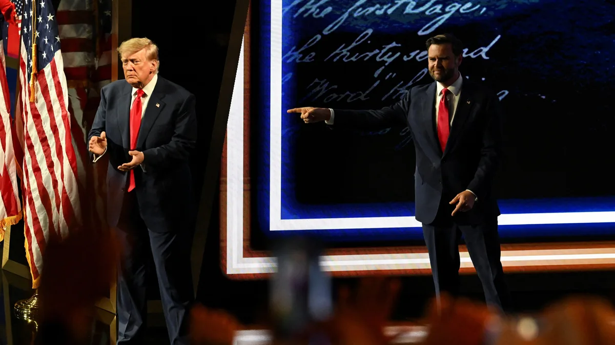 Trump y Vance inician una gira de campaña para las elecciones de mitad de mandato mientras se agravan los problemas del Partido Republicano