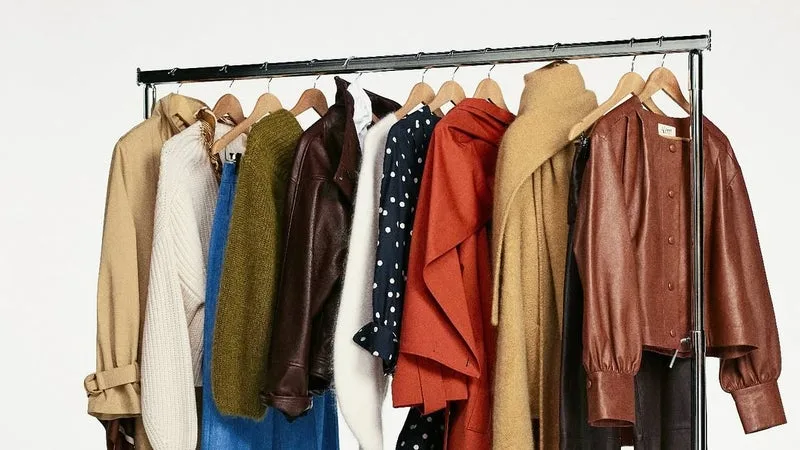 "Cela ressemble à du Massimo Dutti": 13 ans après la création de la marque, le changement de style radical de Sézane est loin de faire l'unanimité parmi les clientes fidèles