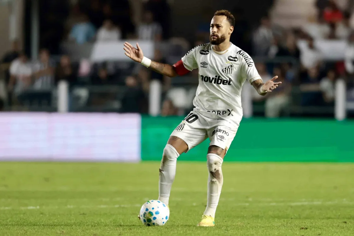 Neymar deve recuar de suas convicções e jogar no sintético do Palmeiras?