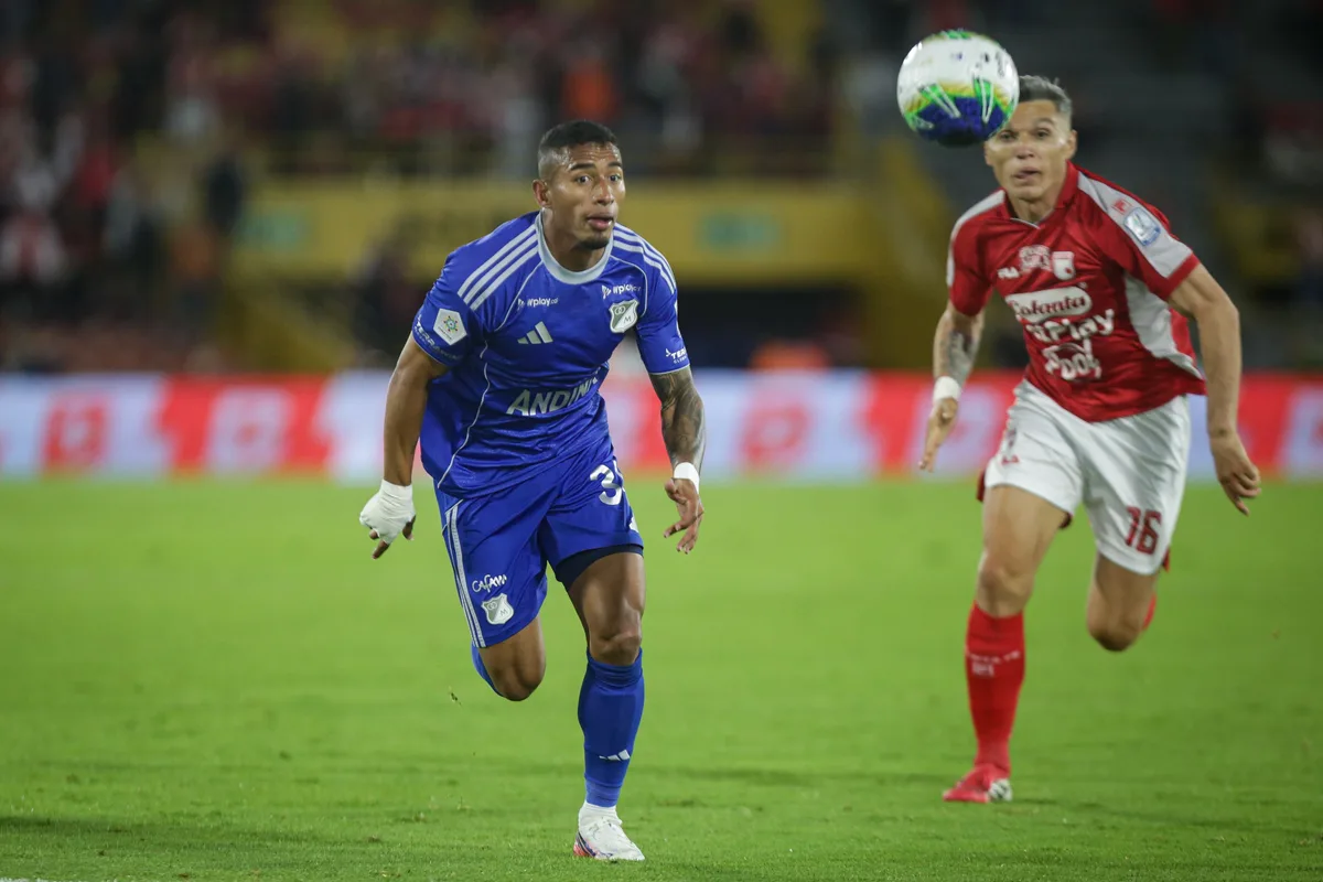 Dos de los jugadores traídos por Fabián Bustos a Millonarios salieron lesionados del clásico: uno tuvo que irse en ambulancia