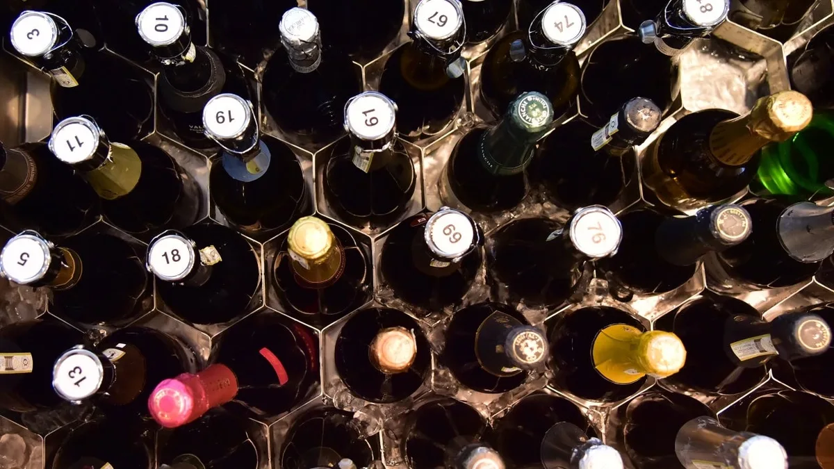 "Deux camions ne peuvent pas disparaître comme ça": 30.000 bouteilles de vin prestigieux dérobées dans un célèbre domaine viticole italien pour un butin de 5 millions d'euros