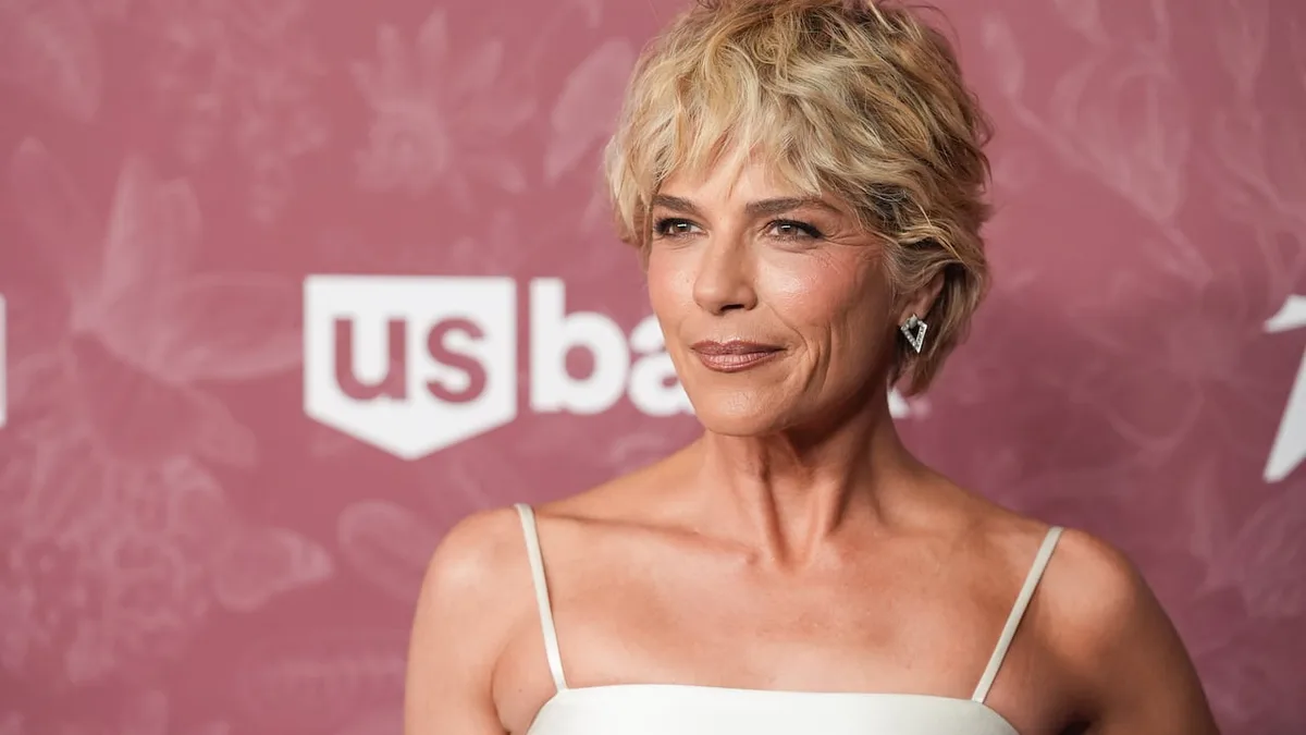 Selma Blair arrested for abusing and injuring flight attendants, authorities say