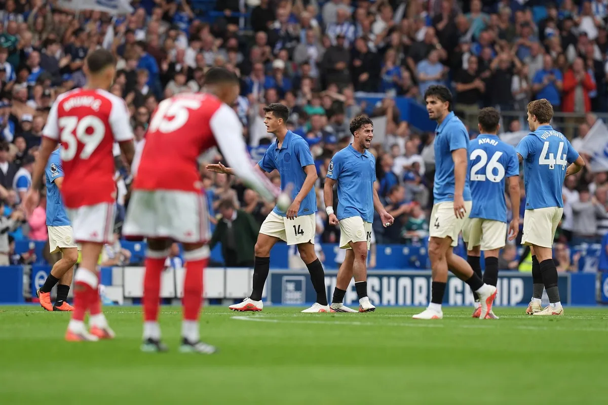 (Crónica) El Brighton firma la primera derrota del Arsenal en este curso liguero
