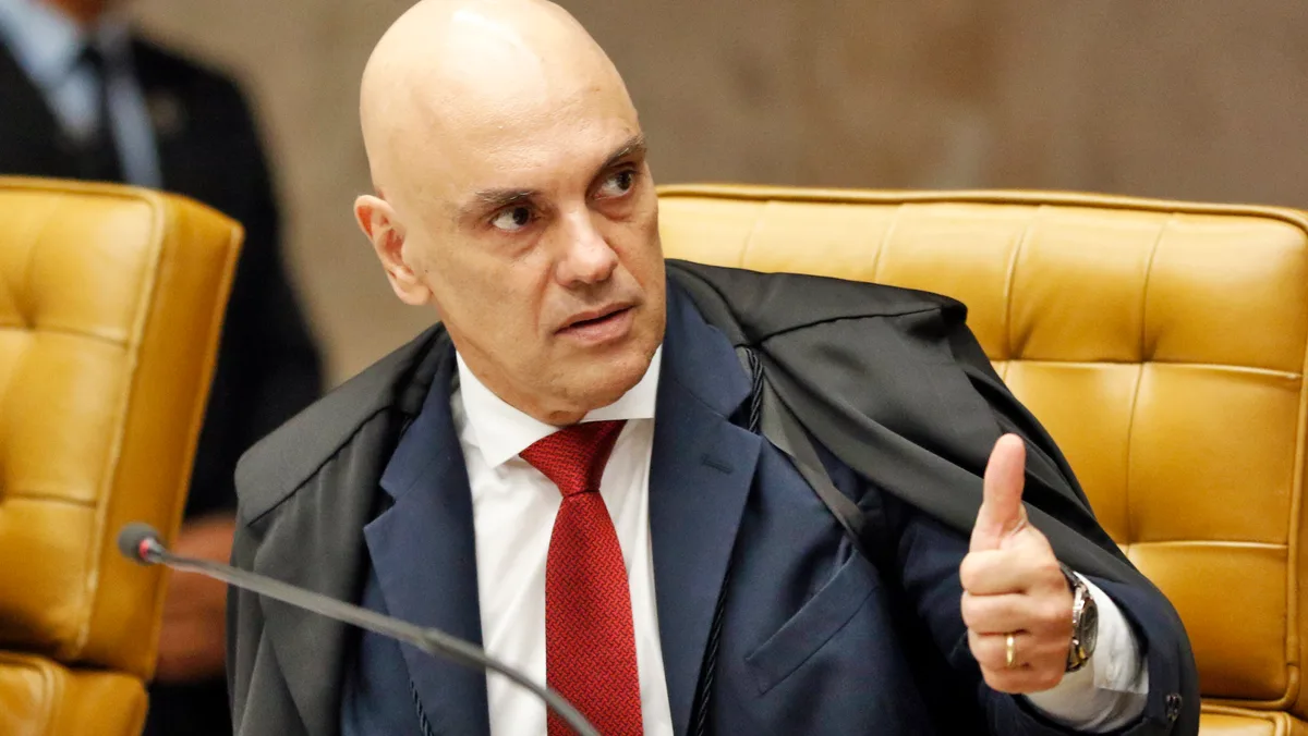 Vorcaro pediu prioridade para voo de Moraes