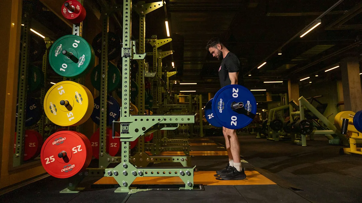 Krafttraining mit Fokus - Rumänisches Kreuzheben formt Po und Beine effektiv