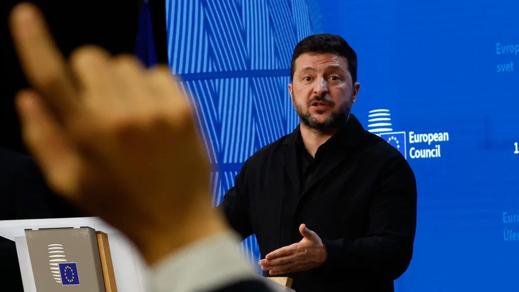 Sob pressão de Trump, Zelensky pede mais € 70 bilhões à União Europeia