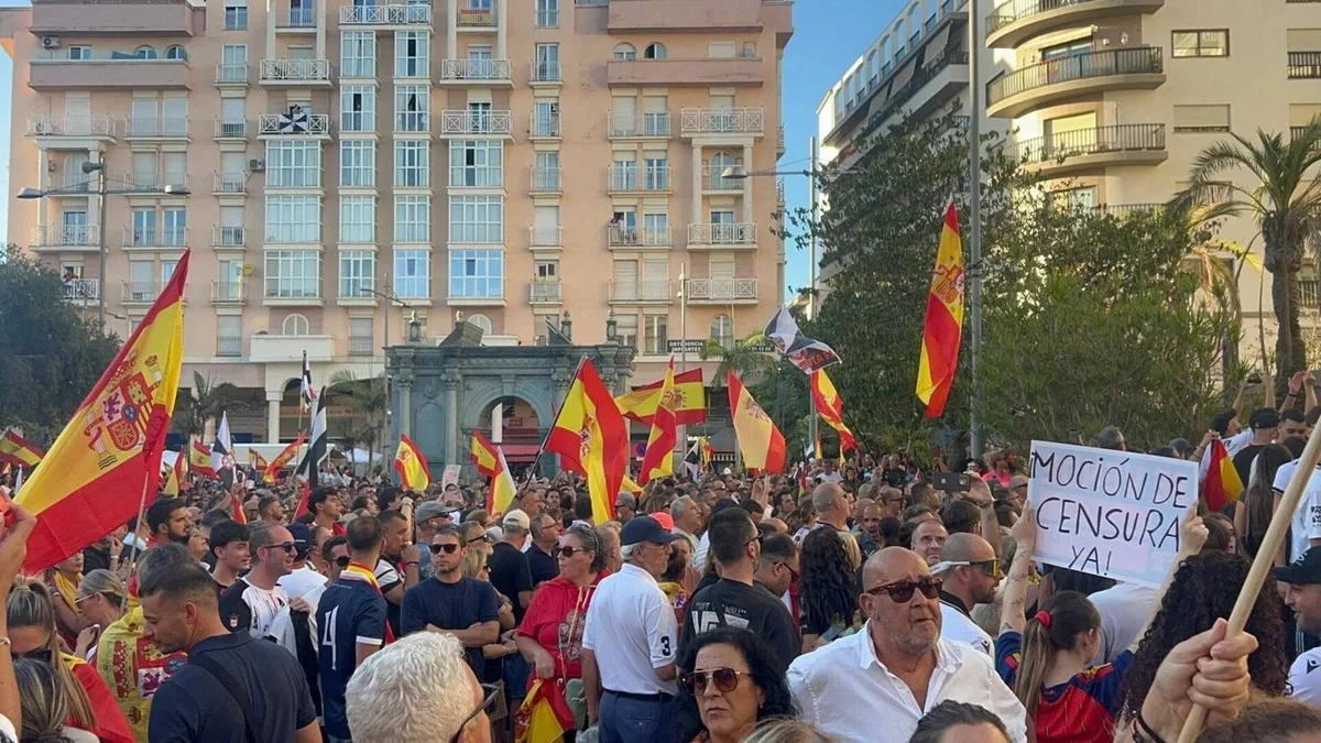 Disparos disuasorios de la Policía para evitar el enfrentamiento entre ceutíes e inmigrantes en el Trampolín