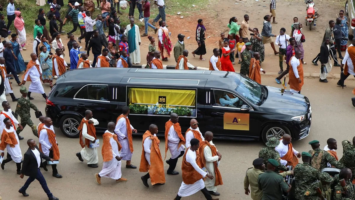 Beisetzung in Uganda - Jüngster König der Welt in XXL-Leichenwagen beigesetzt