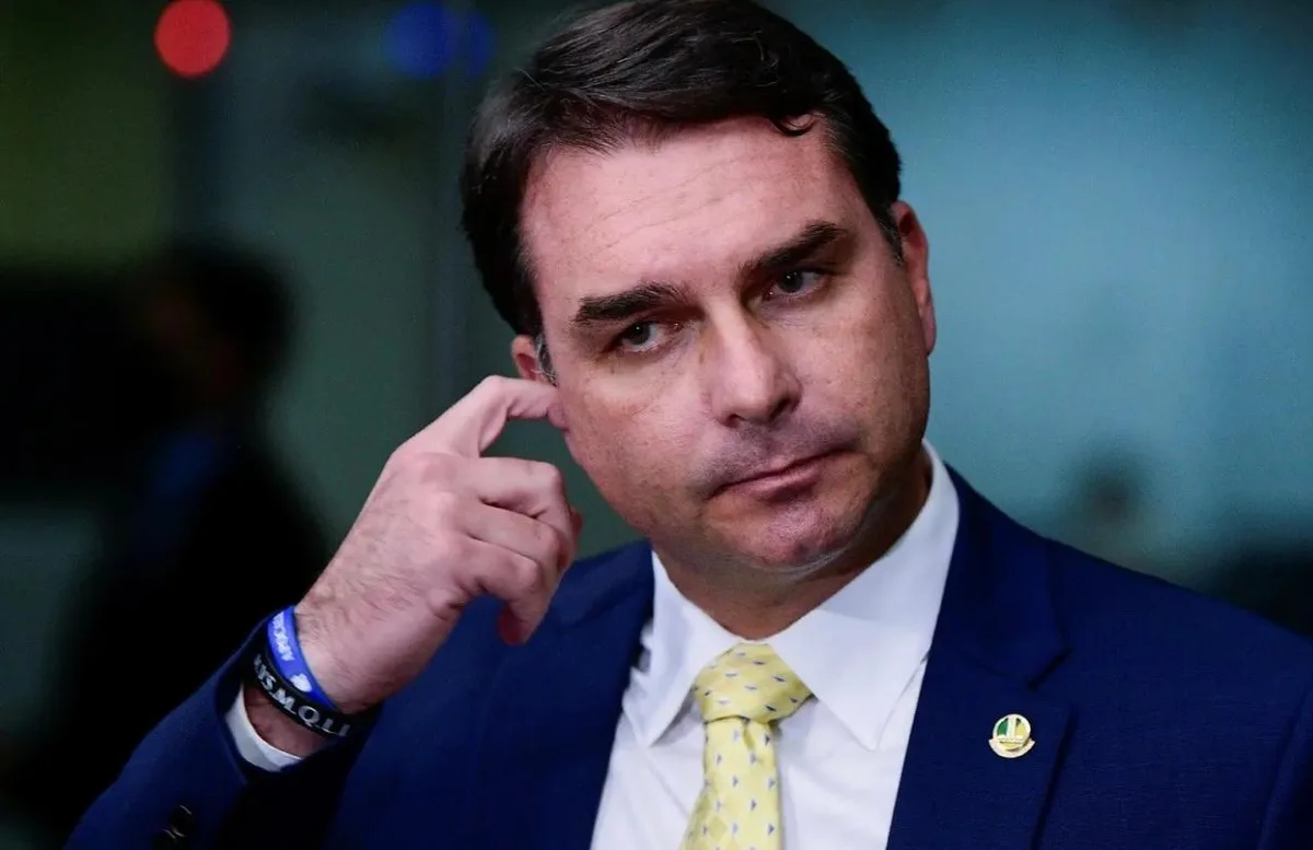Flávio pode explorar crise no STF, mas não anula provas sobre Dark Horse, diz Serrano