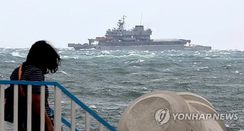 부산 예인선 전복 실종자 12일째 수색…함선 30척 등 투입