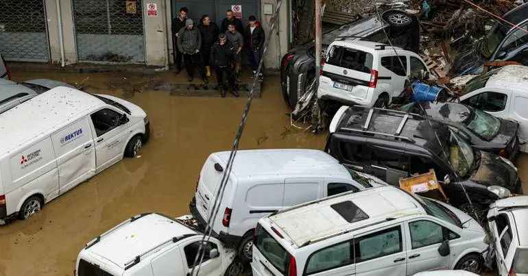 Três mortos e quatro desaparecidos em cheias em Istambul