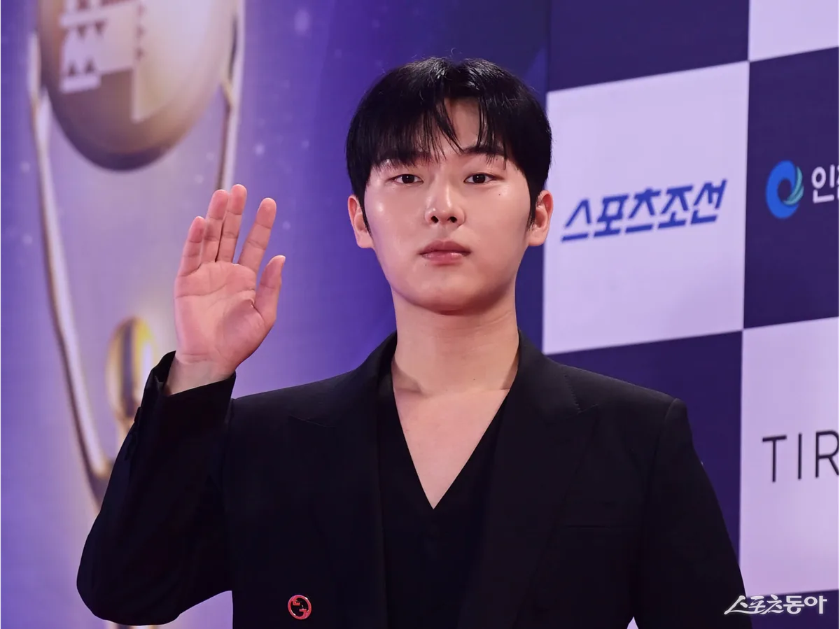 최현욱, 아침부터 만취 라방…해외 팬에 “대한민국 사람한테 잘해야” [SD이슈]