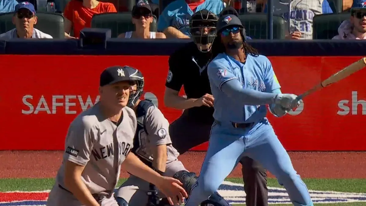 McAdoo crushes RBI double to give Blue Jays lead late vs. Yankees