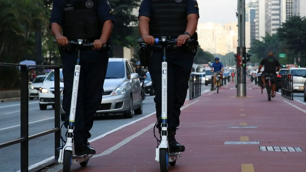 Prefeitura de SP cria novas regras para patinetes e bicicletas elétricas, mas adia fiscalização; entenda os riscos