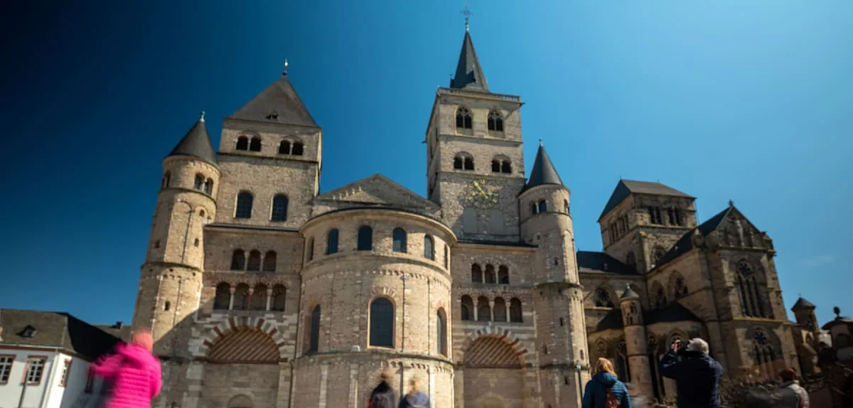 Mann soll 500 Grillen im Trierer Dom ausgesetzt haben