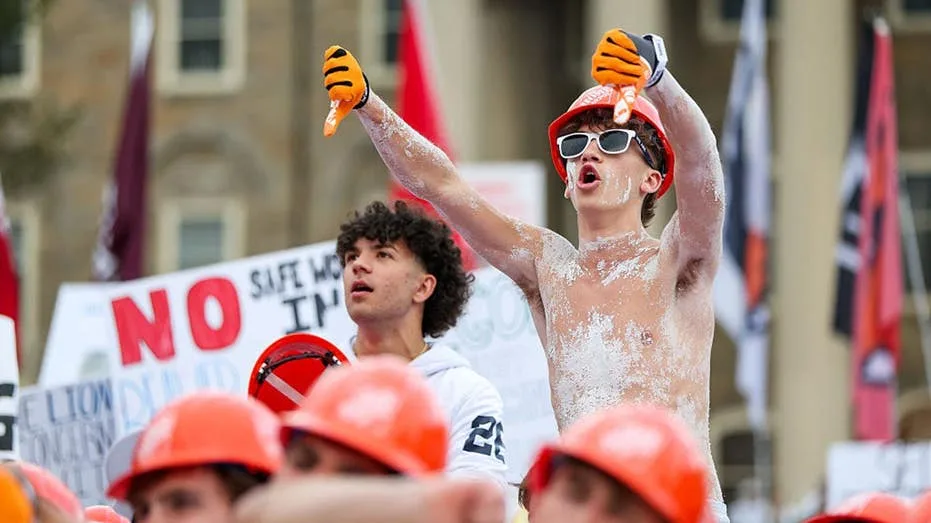 ESPN College Gameday 'no religious signs' rule draws backlash during Alabama vs Georgia broadcast