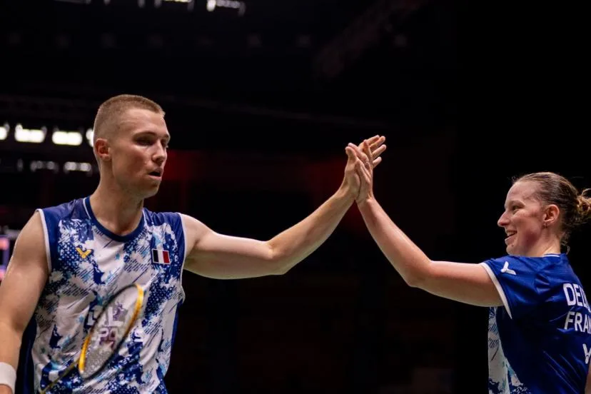 Vainqueurs par forfait, Delphine Delrue et Thom Gicquel en demi-finales du double mixte et assurés d'une médaille