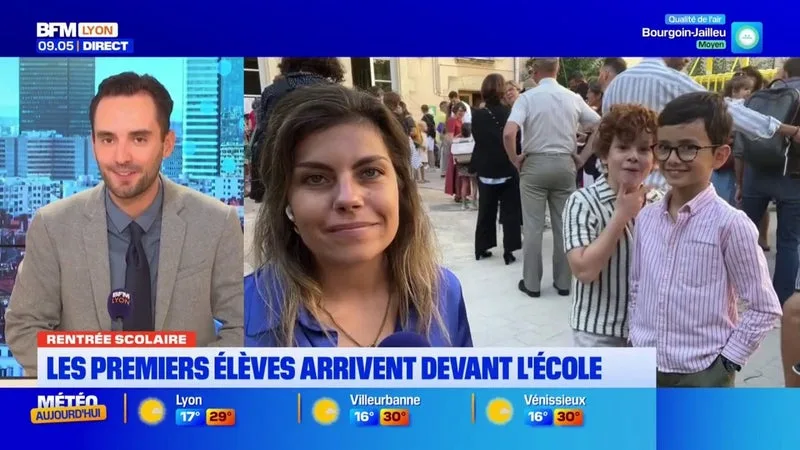 Lyon : les premiers élèves arrivent devant l'école