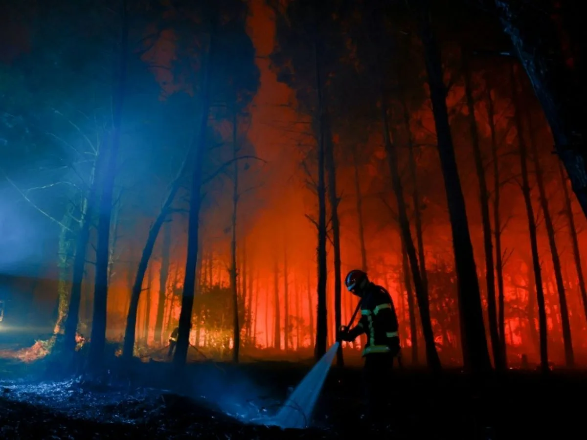 L'incendie dans les Landes a grimpé à 1.100 hectares, pas d'habitation touchée