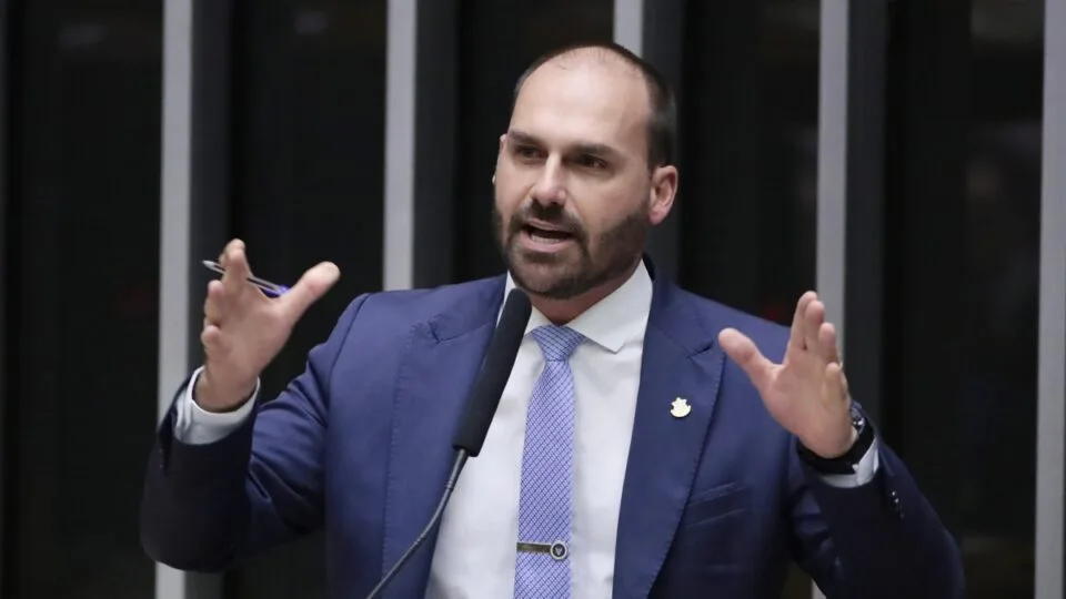 Moraes marca julgamento de recurso contra condenação de Eduardo Bolsonaro