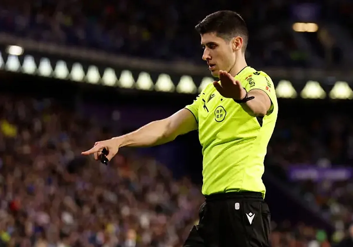 Mateo Busquets Ferrer, árbitro designado para el Sevilla - Valencia