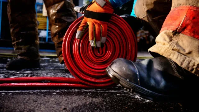 Quase 50 operacionais combatem incêndio florestal ativo em Tavira
