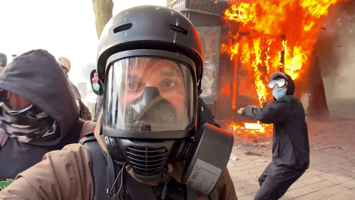BILD-Fotograf Jan Ohmen in Paris - „Demonstranten haben Platz der Republik übernommen“