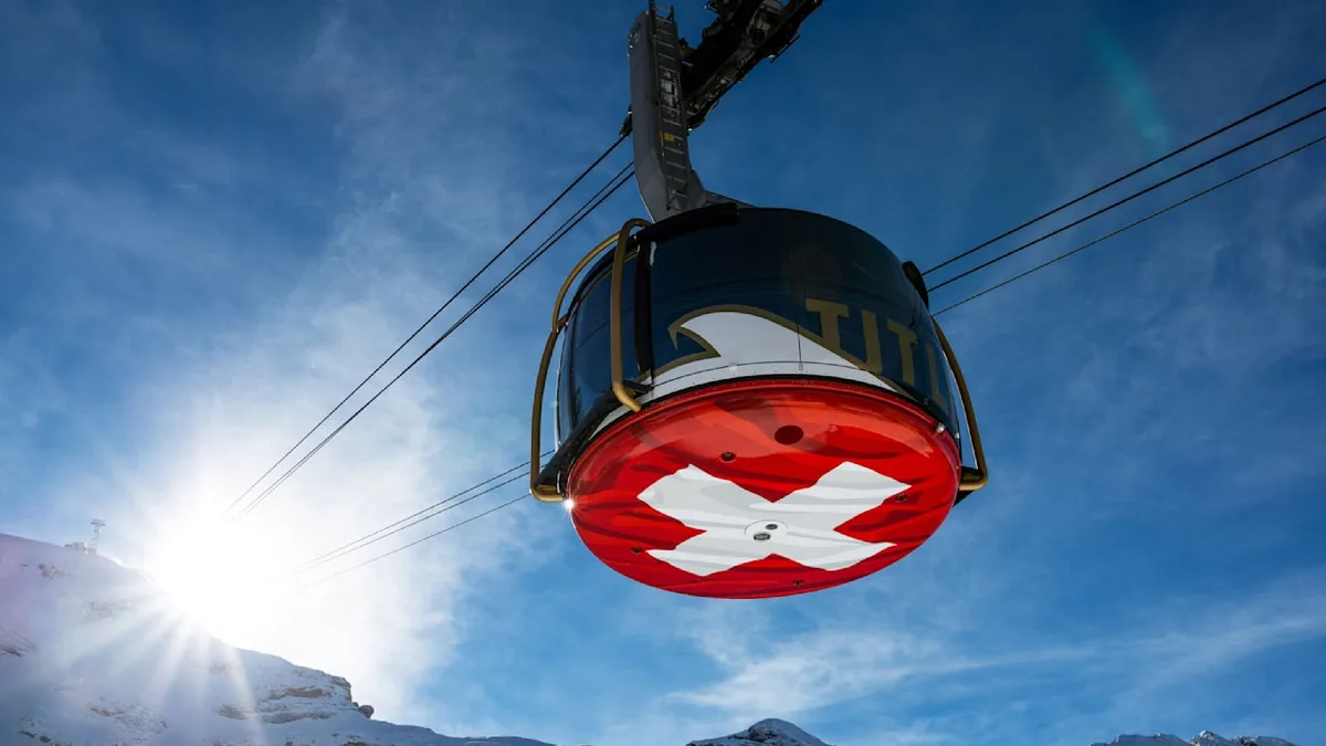 Schweizer Bergabenteuer - Rotierende Gondel zieht Touristen auf den Titlis